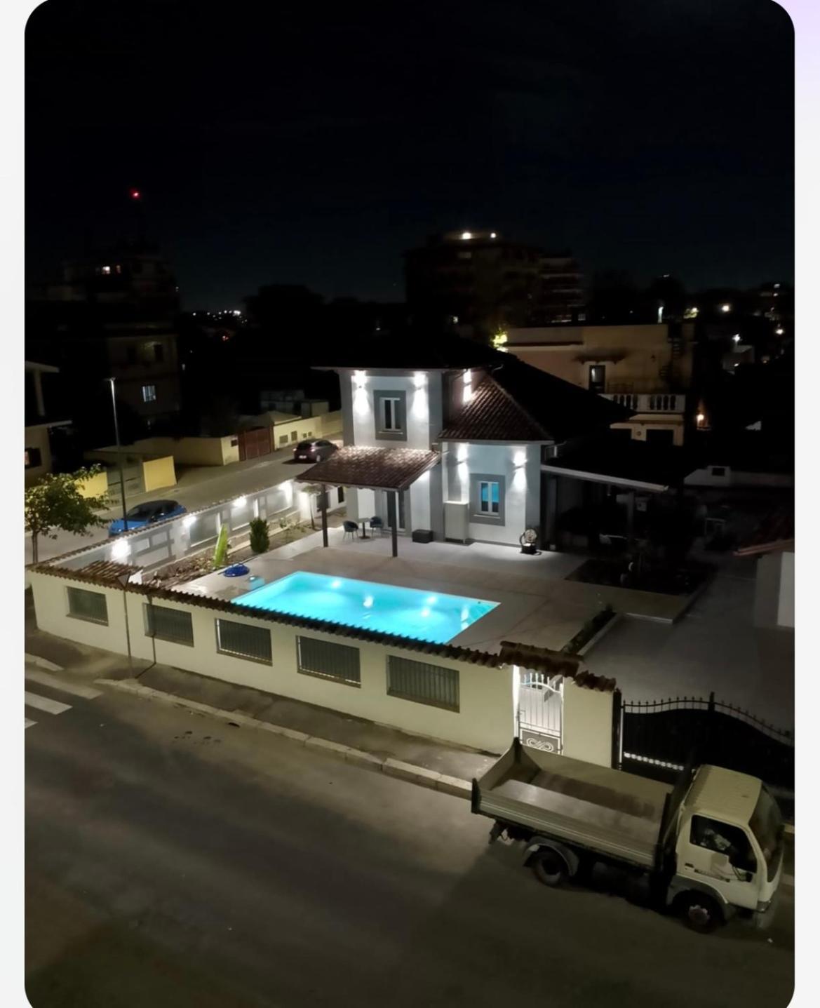 فندق New House فيوميتشينو المظهر الخارجي الصورة
