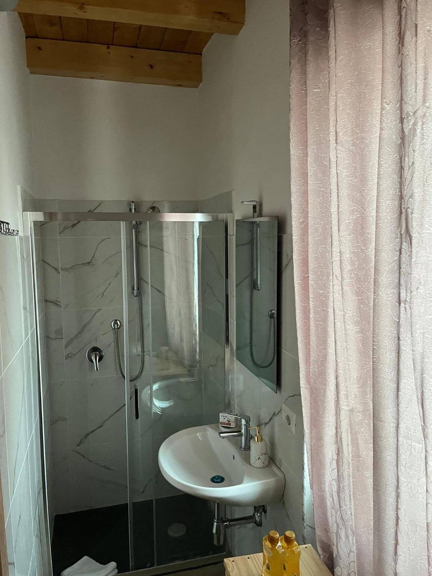 فندق New House فيوميتشينو المظهر الخارجي الصورة