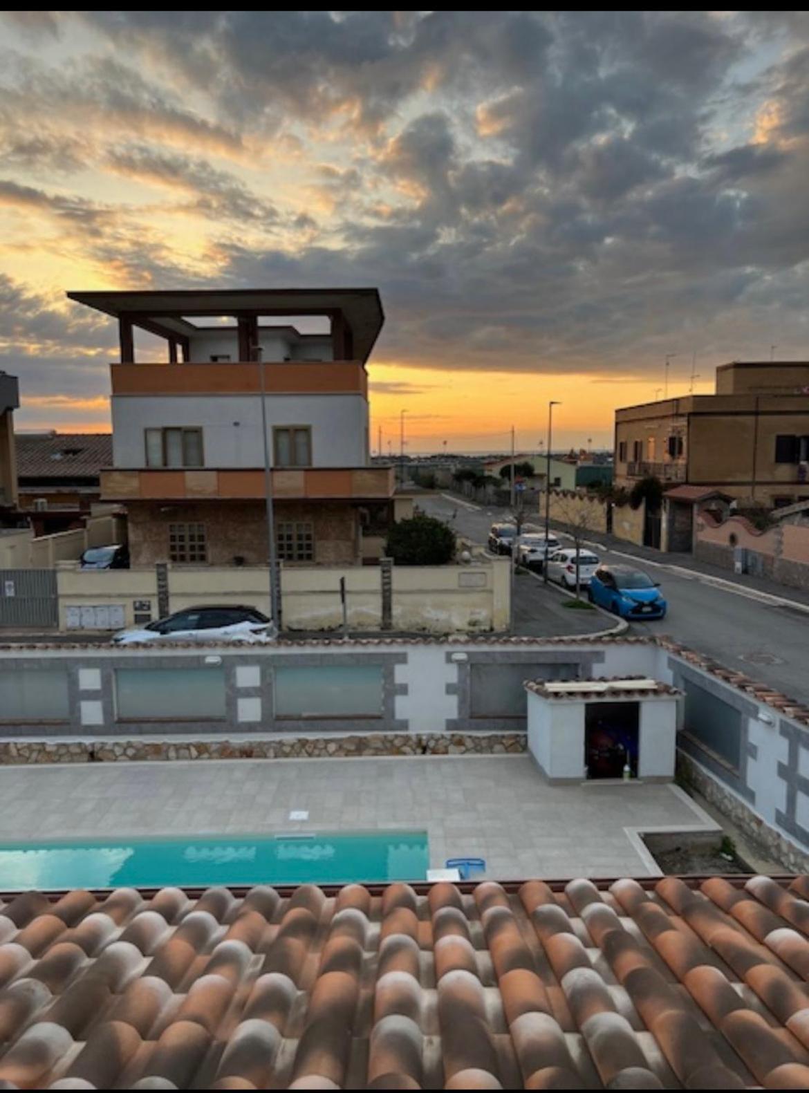 فندق New House فيوميتشينو المظهر الخارجي الصورة